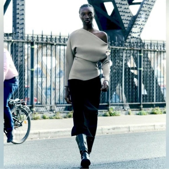 ASYMMETRIC RUCHED TOP - Picture 1 of 5